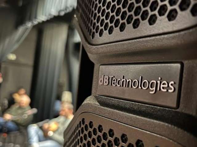 SZERELEM ELSŐ HALLÁSRA - dBTechnologies Opera Reevo 210